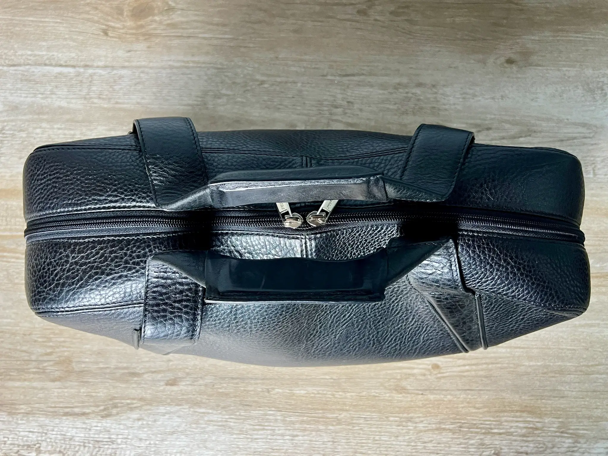 Lamborghini レザー ビジネスバッグ MP: Lamborghini Gallardo Luggage Pair | PCARMARKET